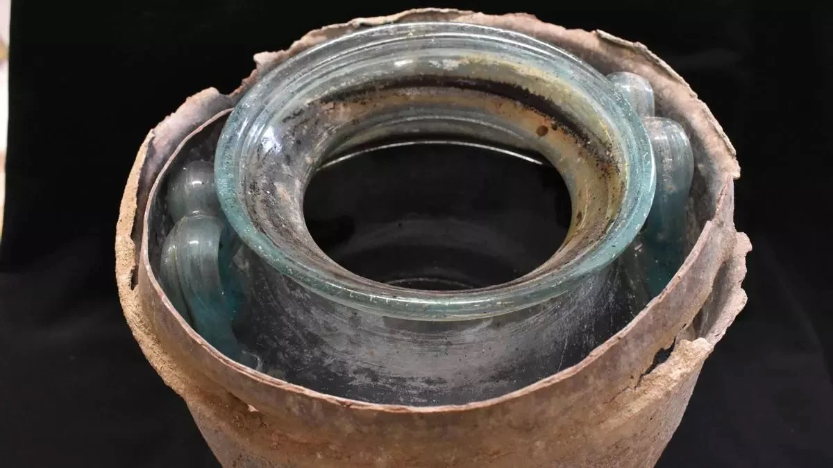 Descubren el vino más antiguo del mundo en una tumba romana en Carmona (Sevilla): 2.000 años de maduración 