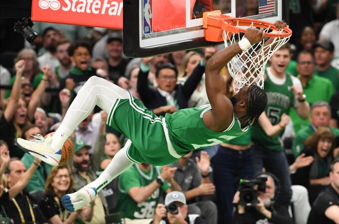 Jaylen Brown, el MVP de las Finales, machaca el aro de los Mavericks