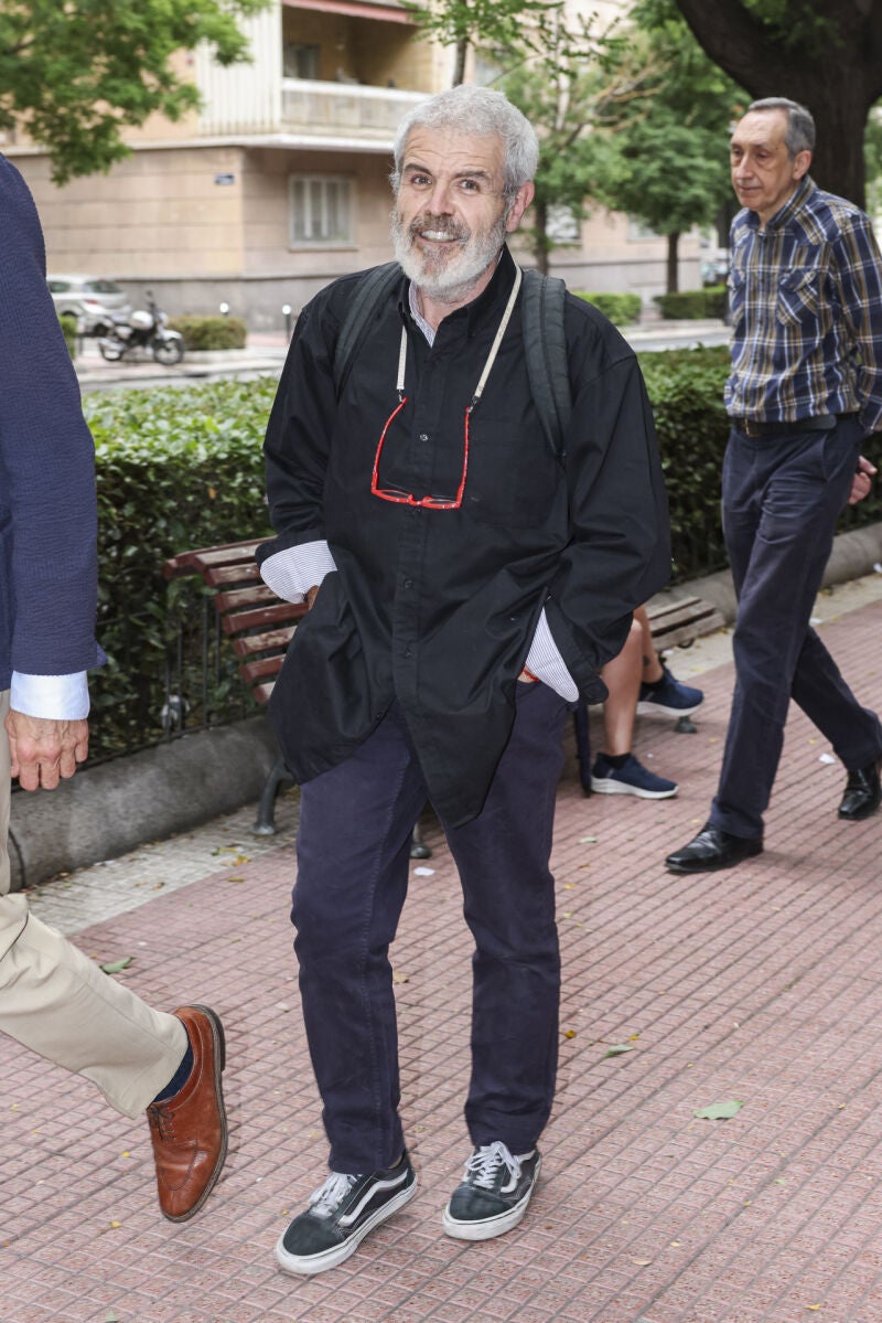 Lorenzo Caprile en el funeral de su hermana