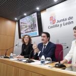 Suárez-Quiñones da cuenta de la convocatoria de ayudas al alquiler de viviendas junto a María Pardo y Raquel Alonso