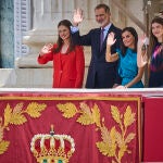 Sus Majestades los Reyes, D. Felipe VI y Doña Letizia acompañados de sus Altezas Reales la Princesa de Asturia