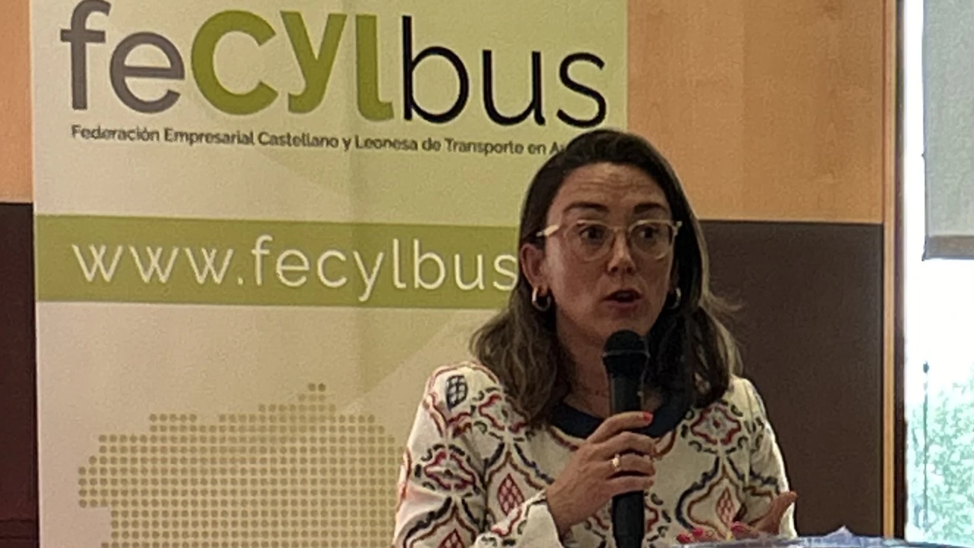 La consejera María González Corral participa en la Asamblea de FECyLBUS