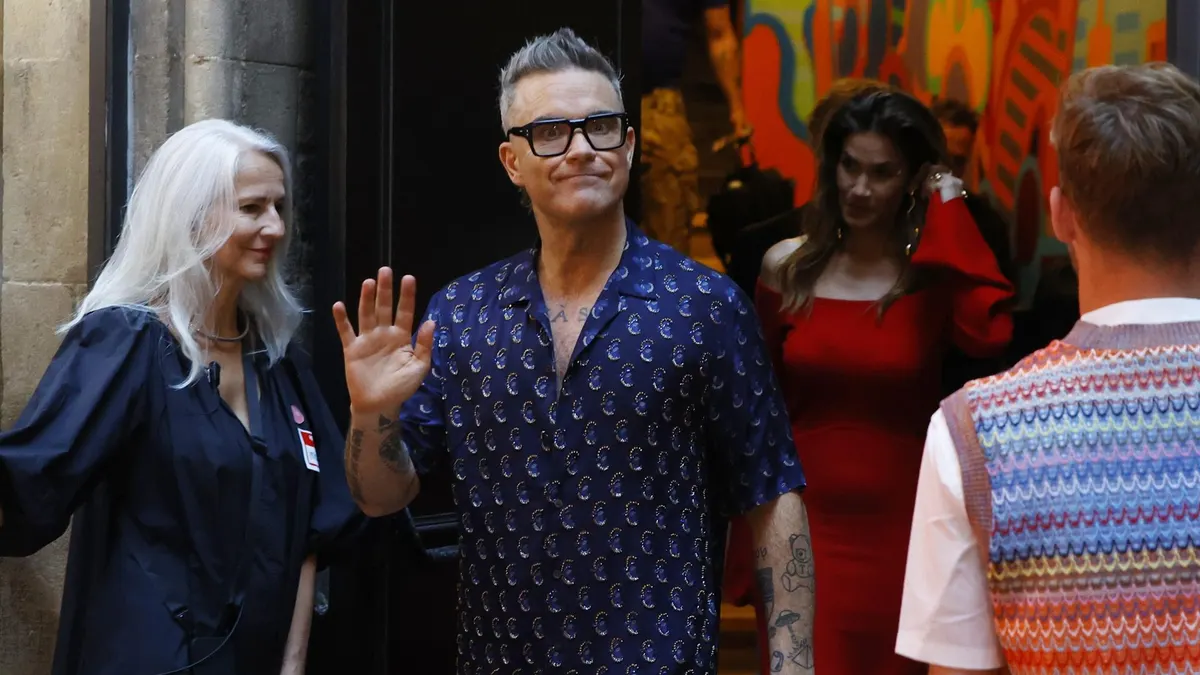 Robbie Williams muestra su exposición en Barcelona: 