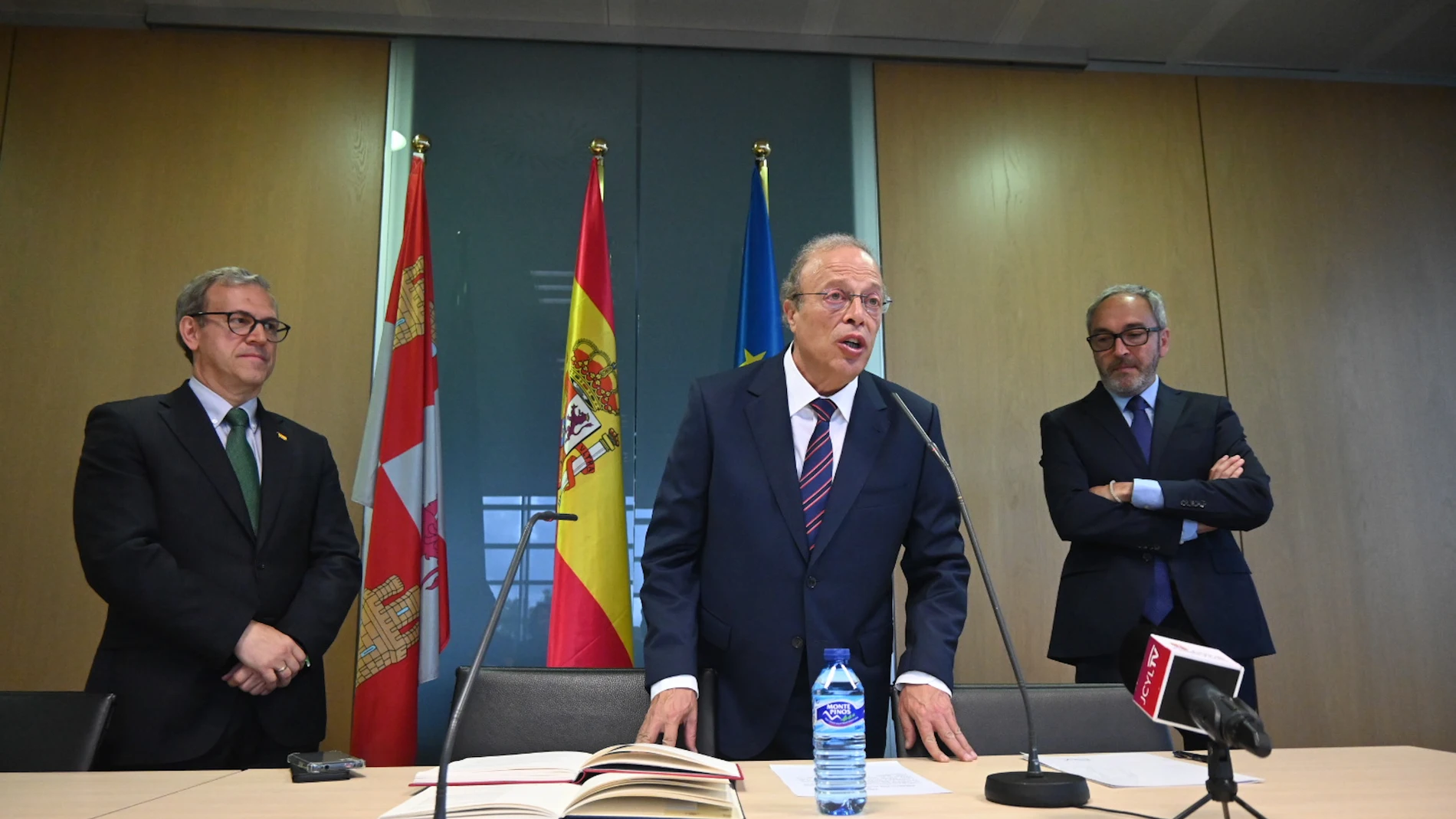 Francisco Javier Luis Jiménez toma posesión como nuevo gerente del Ecyl en presencia de Mariano Veganzones