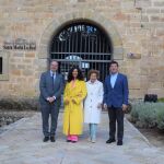 Ignacio Fernández Sobrino, Lourdes Gullón, María Teresa Rodríguez y Paco Hevia tras suscribir el acuerdo