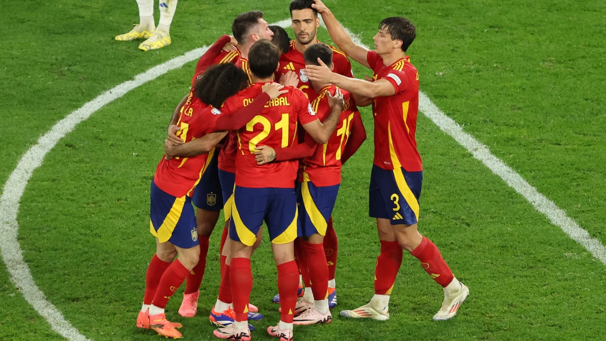 España arrolla a Italia y se clasifica para octavos de final