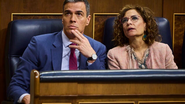 Pleno del Congreso de los Diputados. Asisten Pedro Sánchez, María Jesús Montero, Yolanda Diaz y Alberto Nuñez 