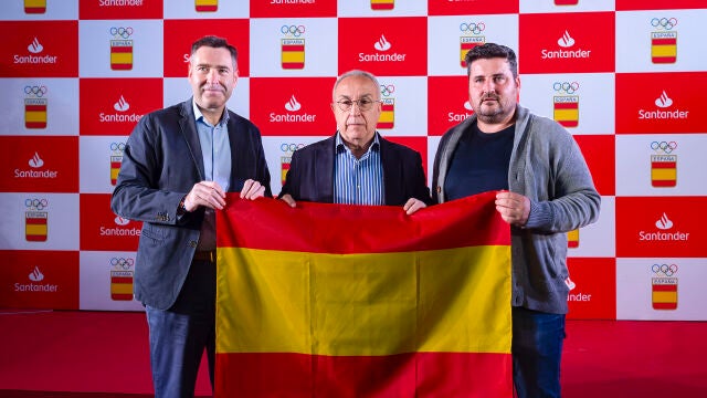 5.000 kg de ropa usada se convierten en las banderas de la delegación española para París