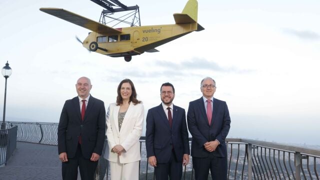 Carlos Prieto, Carolina Martinoli, Pere Aragonés y Luis Gallego durante la celebración del 20 aniversario de Vueling, en el Tibidabo 