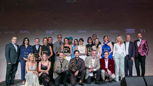 Foto de familia de los premiados en los II Premios Escala de Interiorismo