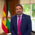 Manuel Cardeña, presidente de la Mancomunidad de la Costa del Sol, en su despacho