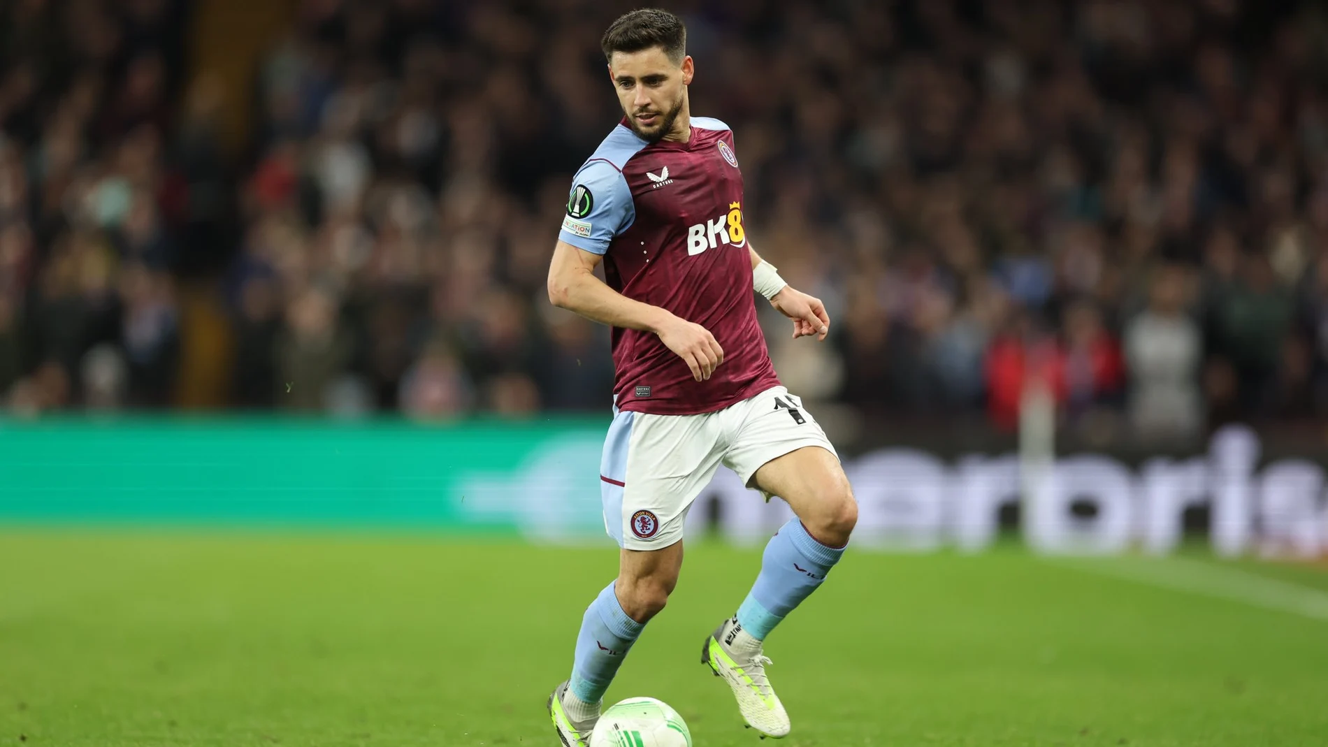 Álex Moreno con el Aston Villa