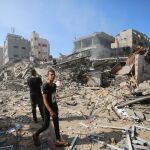 Autoridades de Gaza denuncian 52 muertos en bombardeos israelíes en un campo de refugiados y alrededores