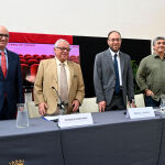 Santonja presenta la feria de teatro de Ciudad Rodrigo junto a Javier y Marcos Iglesias y el director del certamen, Manuel González Fernández