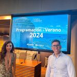 La concejala de Turismo, Ana Poquet, y el director de servicios de Esatur, Luis María Pizana, hoy en Alicante