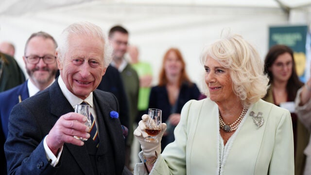 Carlos III y Camilla en Edimburgo