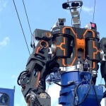 El robot gigante de 12 metros que realiza el mantenimiento de las vías del tren en Japón.