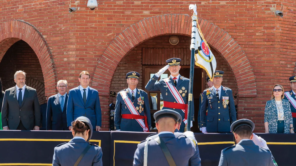 Felipe VI da la bienvenida en León a la nueva generación de aviadores del Ejército del Aire