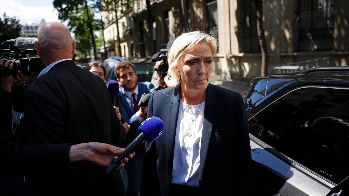 Los de Le Pen se alejan de la mayoría absoluta en Francia