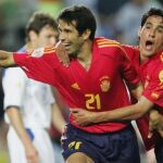 Valerón fue el autor de la única victoria de España en la Eurocopa 2004, contra Rusia, en una fase de grupos que la selección española también jugó contra Grecia y Portugal