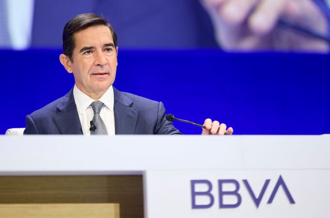 Torres (BBVA) defiende ante los accionistas la "gran oportunidad" que supone la OPA sobre Sabadell