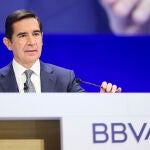 Torres (BBVA) defiende ante los accionistas la "gran oportunidad" que supone la OPA sobre Sabadell