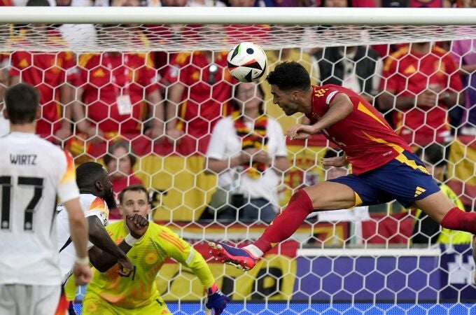 Mikel Merino cabecea ante Neuer el gol del triunfo de España