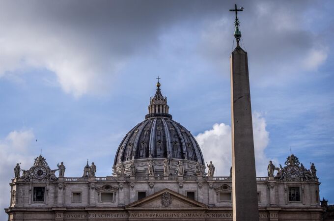 El Vaticano admite la emisión de una factura falsa en la compra opaca de un inmueble en Londres