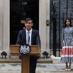 El primer ministro británico Rishi Sunak pronuncia su discurso de dimisión
