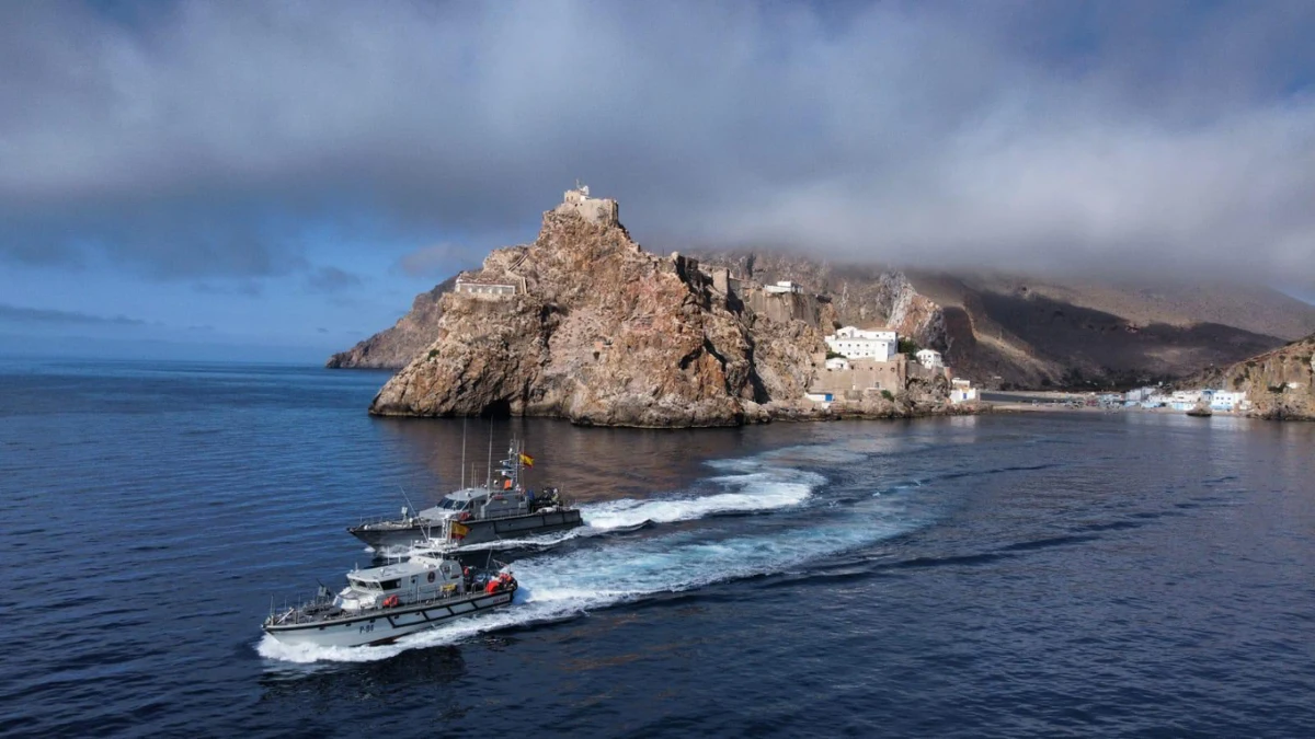 La Armada vigila de cerca a Marruecos y protege las plazas de soberanía española en el Estrecho
