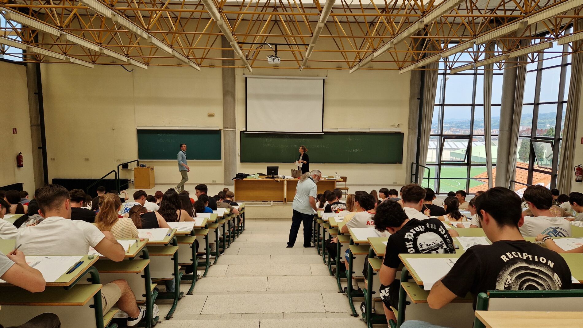 Casi 1.200 Alumnos Se Examinan En La Convocatoria Extraordinaria De La ...