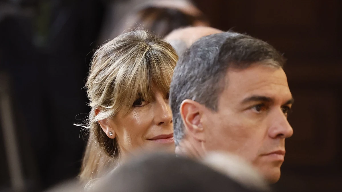 presidente-gobierno-pedro-sanchez-esposa-begona-gomez-antes-saludos-palacio-real-decimo-aniversario-
