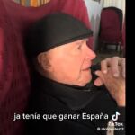 La emoción de un emigrante español de 90 años por la victoria de la selección