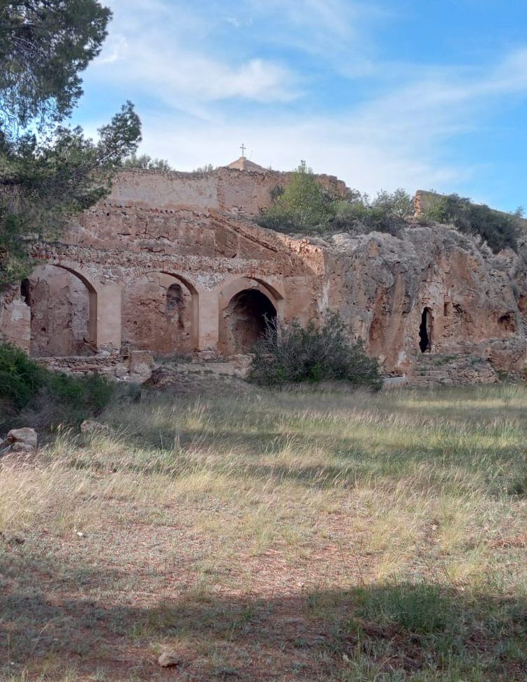 Aún se conservan las cuevas primitivas donde dormían los frailes