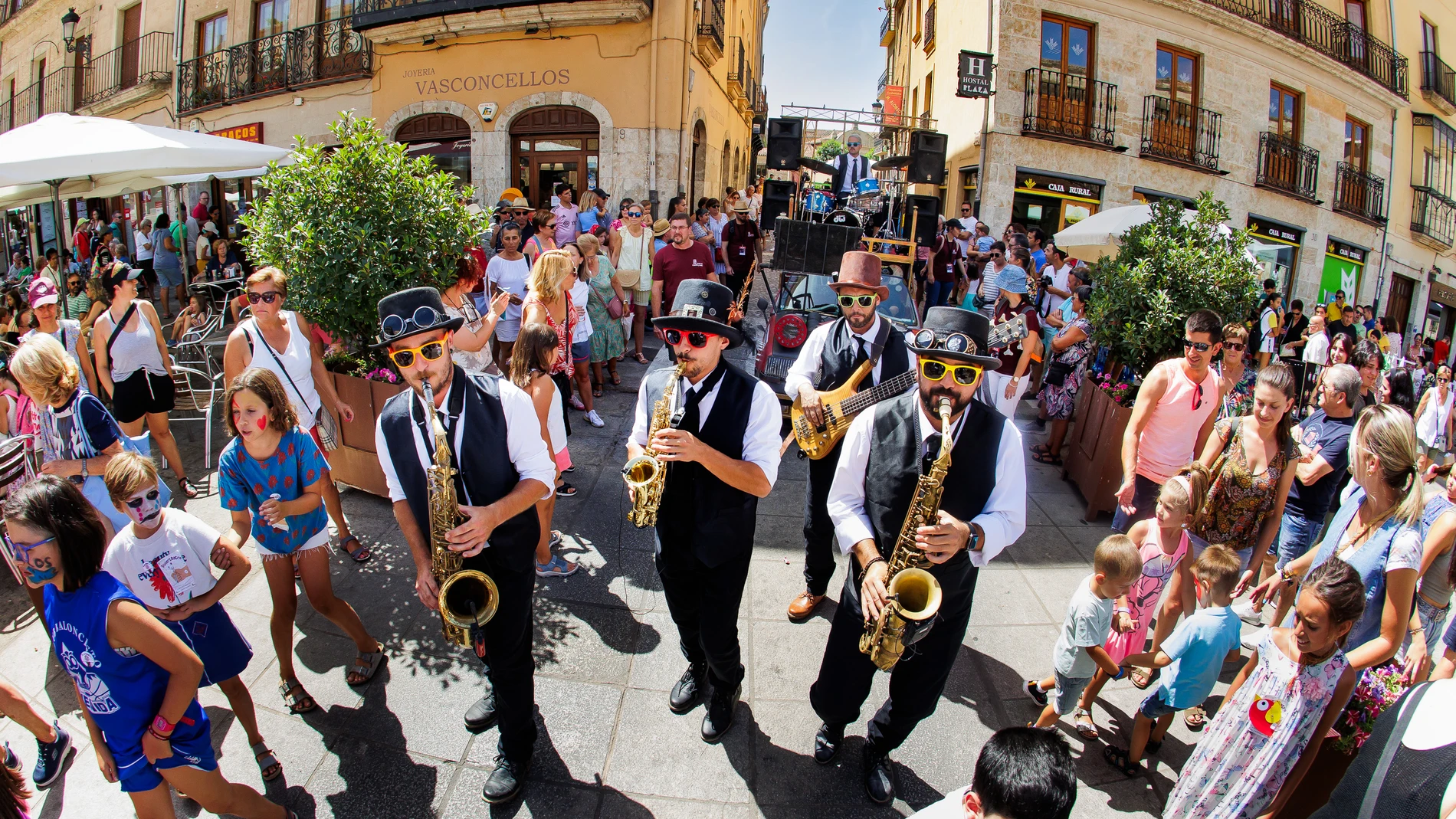 Las actividades lúdicas y culturales llegarán a la práctica totalidad de los municipios de Castilla y León este verano