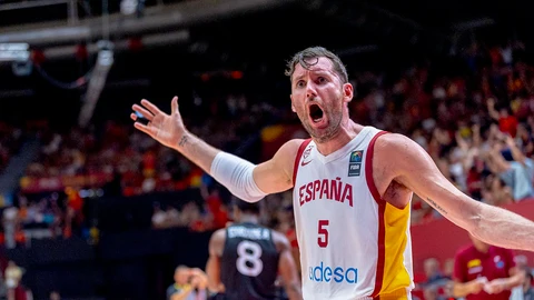 Rudy celebra una canasta en la final ante Bahamas