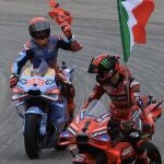 Bagnaia y Marc Márquez celebran su primer y segundo puesto en Sachsenring