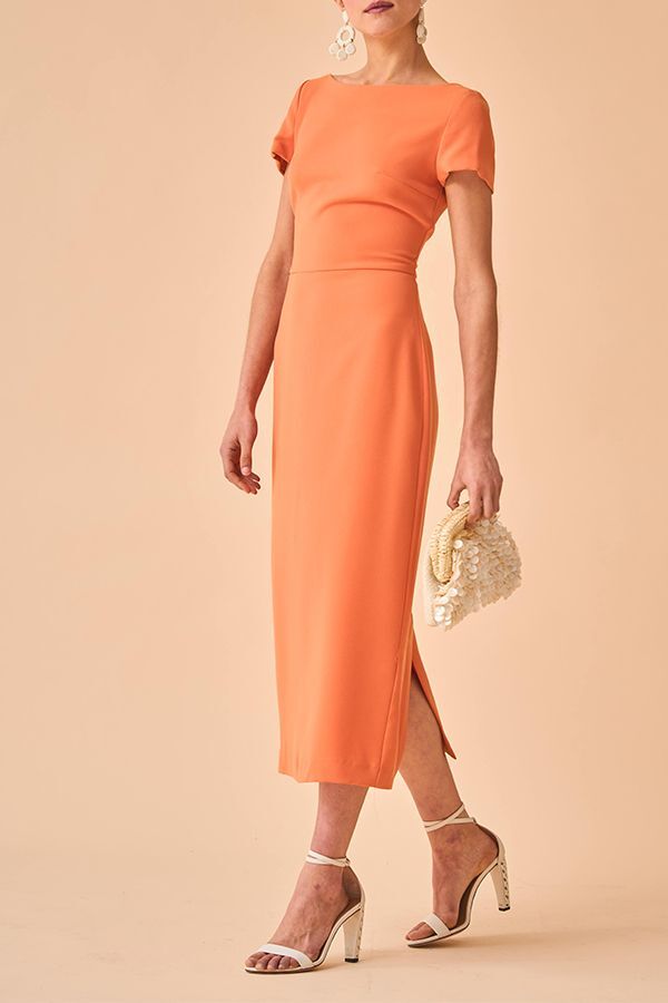Vestido midi de manga corta.