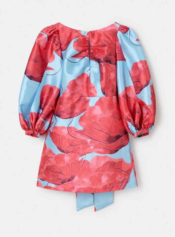 Vestido con lazada en la espalda.