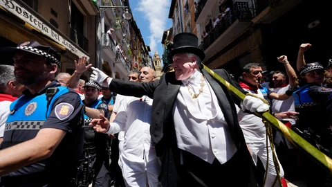 La procesión de San Fermín concluye sin incidencias entre llamamientos a la convivencia