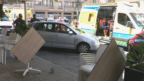 El incidente fue causado cuando el conductor trató de aparcar marcha atrás.