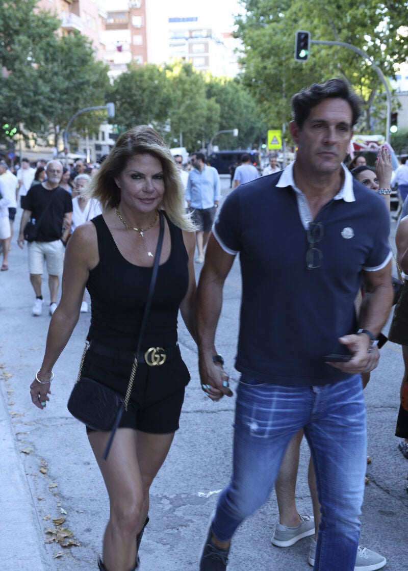 Makoke y su pareja Gonzalo en el concierto de Luis Miguel en Madrid