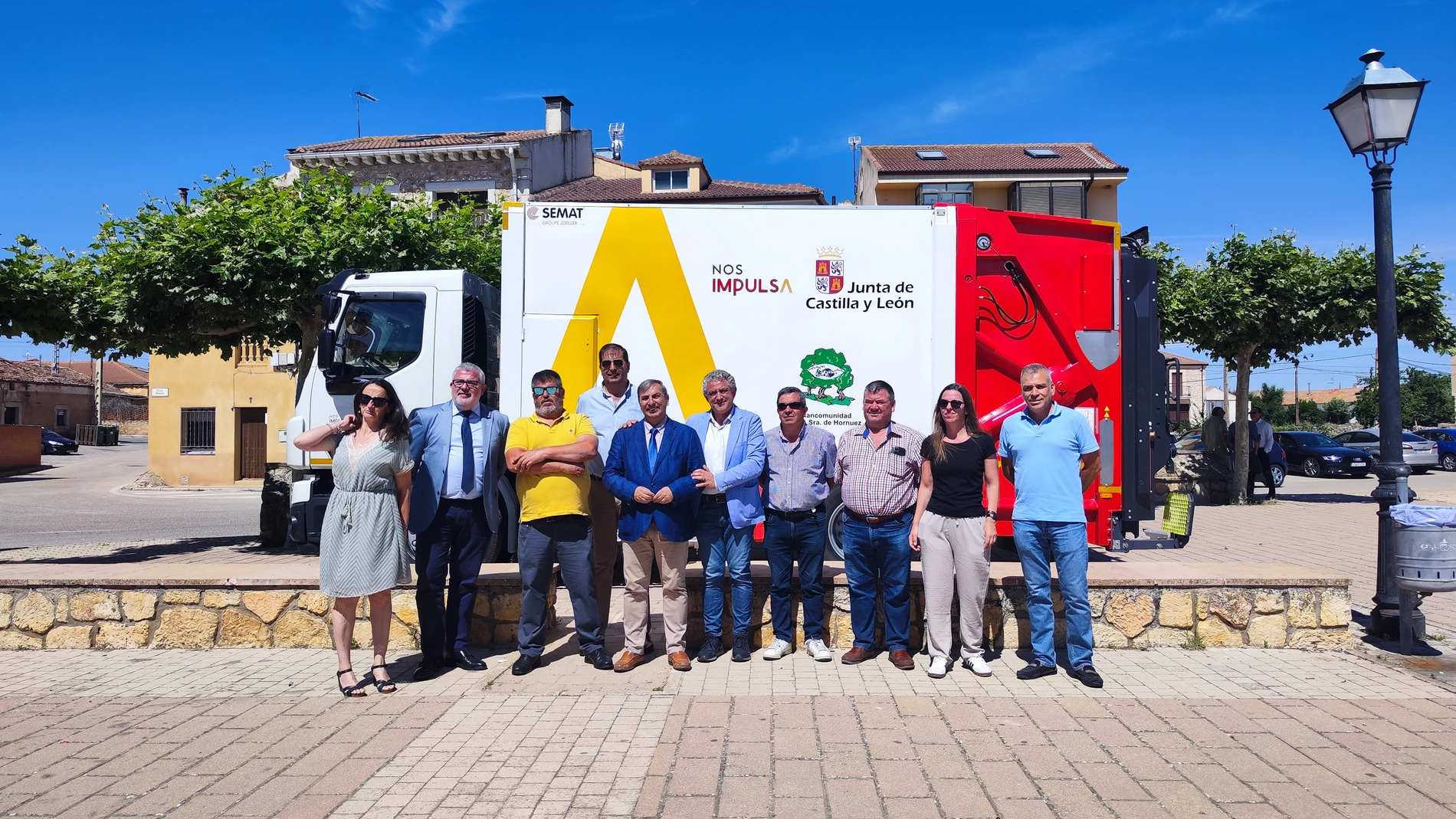 Presentación del nuevo camión de recogida de residuos para la Mancomunidad de Nuestra Señora de Hornuez.