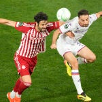 Vicente Iborra con el Olympiakos 