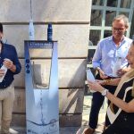 El alcalde de Alicante, Luis Barcala, en la presentación hoy de los surtidores de agua potable en la ciudad