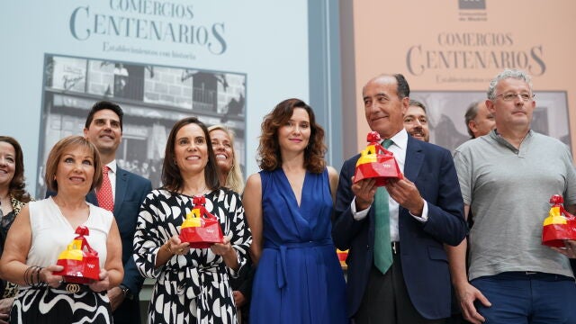  Ayuso anuncia un Plan para revitalizar el pequeño comercio de Madrid
