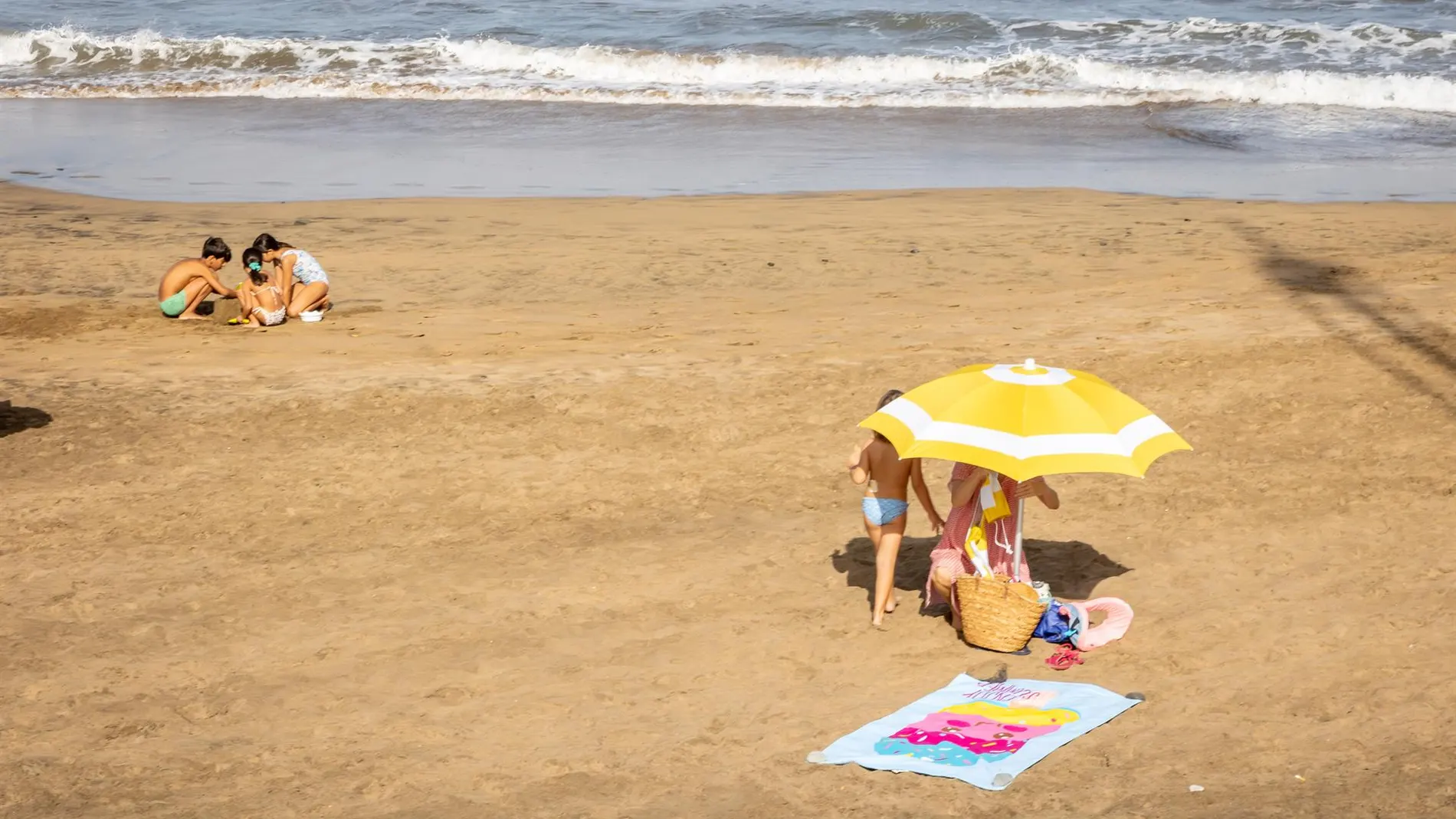 Un total de 16 provincias están en aviso por calor con hasta 41ºC y Canarias lo estará por viento y olas