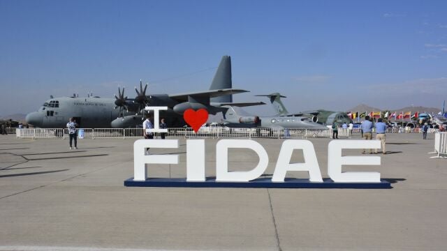 Exposición de aeronaves en Fidae, la principal feria aeroespacial de Latinoamérica