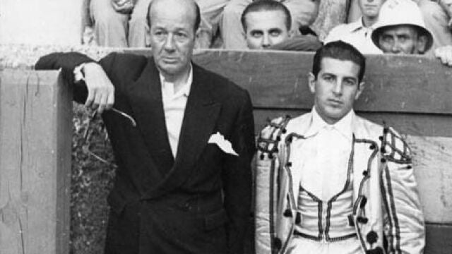 Antonio Ordóñez (a la derecha) y su padre, el Niño de la Palma