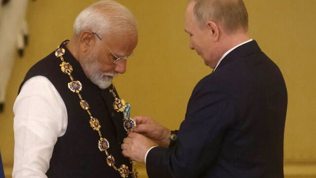 Indian Prime Minister Modi meets Russian President Putin in Moscow